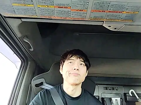 whitebriefboy online show from 15, 4, 2026