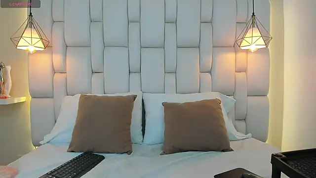 AslyGomez online show from 13, 2, 2025