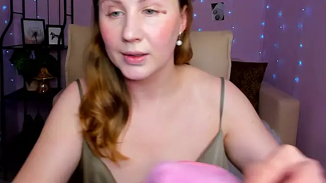Snapshot of Helens_love chatting on 12, 3, 2025 Helens love online show from 12, 3, 2025