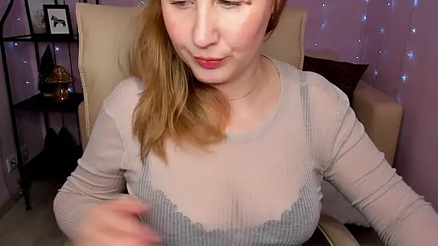 Snapshot of Helens_love chatting on 4, 2, 2025 Helens love online show from 4, 2, 2025