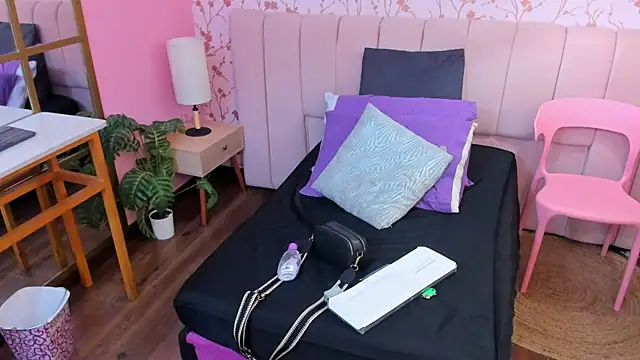 amber-hill online show from 17, 10, 2025