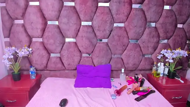 Snapshot of SaraLoveee_ chatting on 21, 2, 2025 SaraLoveee online show from 21, 2, 2025