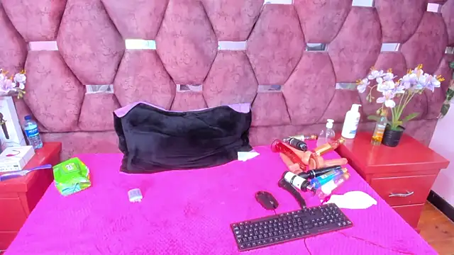Snapshot of SaraLoveee_ chatting on 11, 3, 2025 SaraLoveee online show from 11, 3, 2025