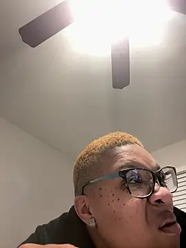 SexyHoneyRedd online show from 6, 3, 2026