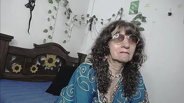 Snapshot of DominaLeona chatting on 18, 5, 2026 DominaLeona online show from 18, 5, 2026