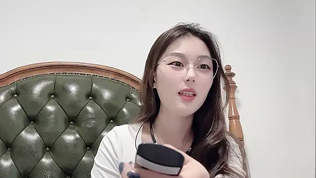 Sweet-Angel999 online show from 9, 4, 2026