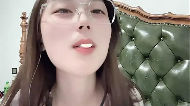 Sweet-Angel999 online show from 10, 4, 2026