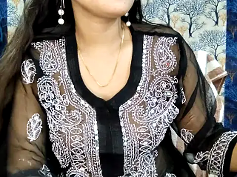 Aarvi Arora online show from 2, 11, 2025