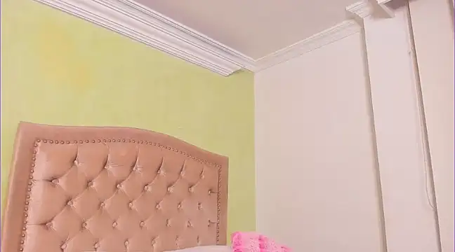 Luciluu20 online show from 4, 2, 2025