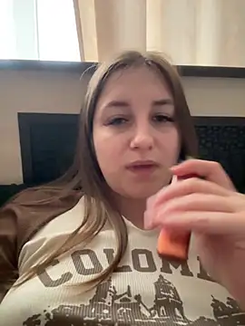 Snapshot of Strawberryyyyik chatting on 31, 12, 2024 Strawberryyyyik online show from 31, 12, 2024