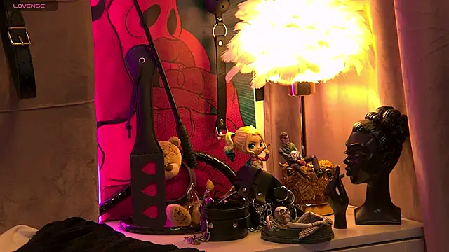 Snapshot of ZoeMesmerize chatting on 6, 11, 2025 ZoeMesmerize online show from 6, 11, 2025