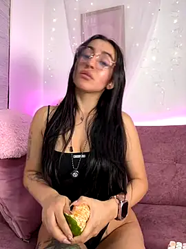 leila petitee  online show from 27, 11, 2025