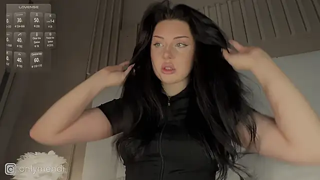 Snapshot of MENNDI chatting on 23, 10, 2025 MENNDI online show from 23, 10, 2025