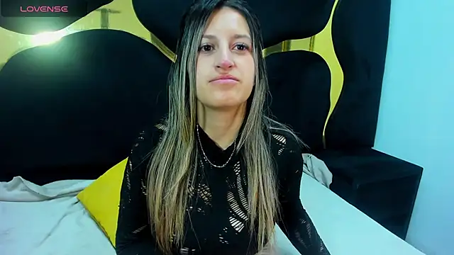 Snapshot of GiaRoussel chatting on 31, 10, 2025 GiaRoussel online show from 31, 10, 2025