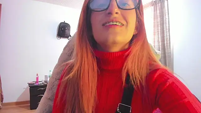 Snapshot of GiaRoussel chatting on 4, 6, 2026 GiaRoussel online show from 4, 6, 2026