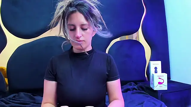 Snapshot of GiaRoussel chatting on 11, 10, 2025 GiaRoussel online show from 11, 10, 2025