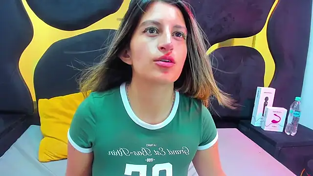 Snapshot of GiaRoussel chatting on 7, 11, 2025 GiaRoussel online show from 7, 11, 2025