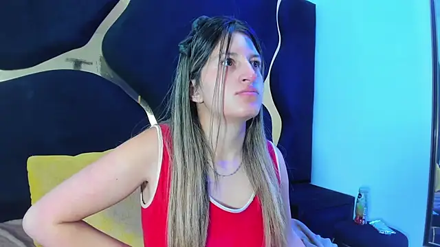 Snapshot of GiaRoussel chatting on 14, 11, 2025 GiaRoussel online show from 14, 11, 2025