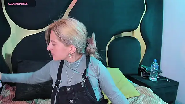 GiaRoussel online show from 3, 3, 2026