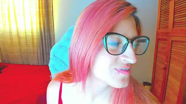 Snapshot of GiaRoussel chatting on 17, 6, 2026 GiaRoussel online show from 17, 6, 2026