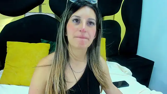 Snapshot of GiaRoussel chatting on 1, 12, 2025 GiaRoussel online show from 1, 12, 2025