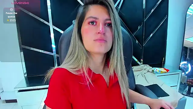 Snapshot of GiaRoussel chatting on 14, 10, 2025 GiaRoussel online show from 14, 10, 2025