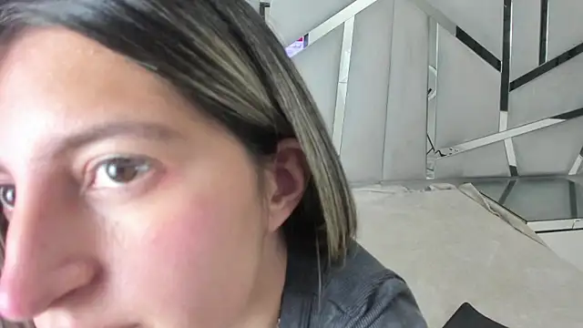 Snapshot of GiaRoussel chatting on 10, 11, 2025 GiaRoussel online show from 10, 11, 2025