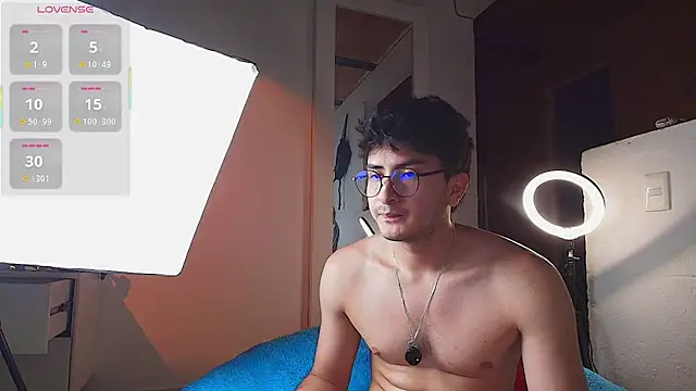 Snapshot of santyago_taylor chatting on 19, 5, 2026 santyago taylor online show from 19, 5, 2026