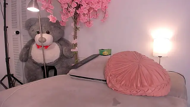 kitty miaa online show from 12, 7, 2026