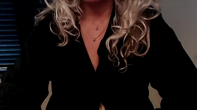 Snapshot of JenniLowen chatting on 12, 10, 2025 JenniLowen online show from 12, 10, 2025