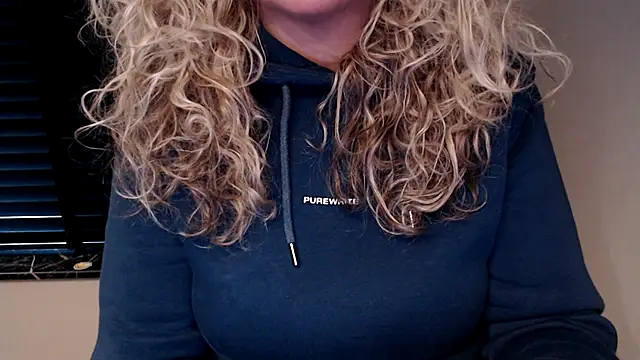 JenniLowen online show from 10, 2, 2025