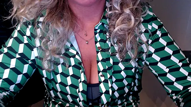 Snapshot of JenniLowen chatting on 7, 11, 2025 JenniLowen online show from 7, 11, 2025