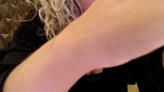 Snapshot of JenniLowen chatting on 1, 12, 2025 JenniLowen online show from 1, 12, 2025