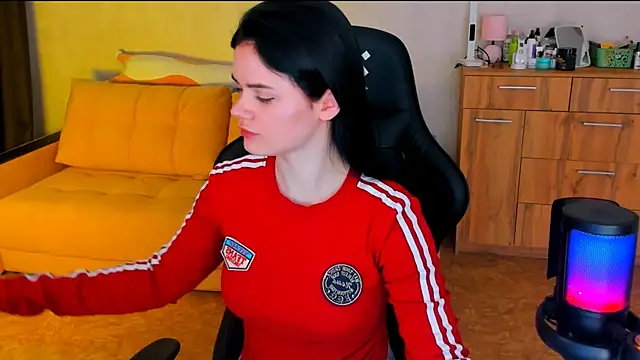 Lora Cain online show from 2, 3, 2025