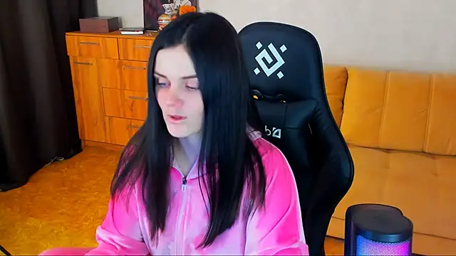 Lora Cain online show from 13, 1, 2025