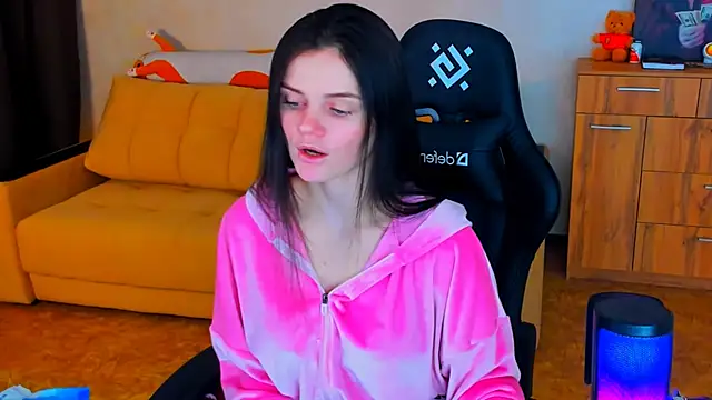 Lora Cain online show from 18, 1, 2025