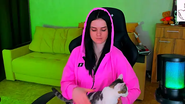 Lora Cain online show from 30, 1, 2025