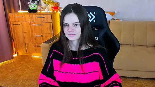 Lora Cain online show from 9, 12, 2024