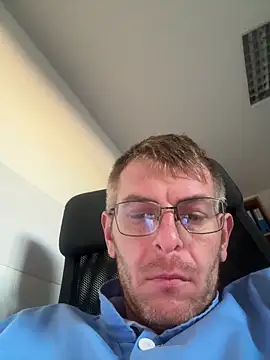 Snapshot of adrian90bi11 chatting on 1, 5, 2026 adrian90bi11 online show from 1, 5, 2026