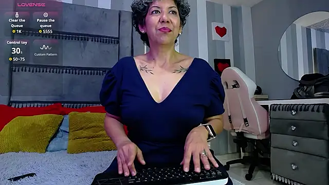 Julianewell online show from 10, 3, 2026