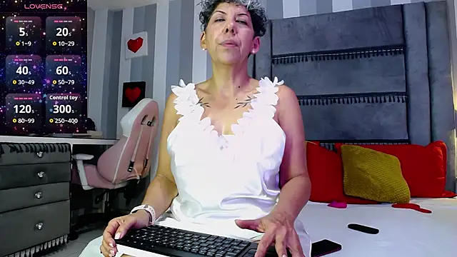 Julianewell online show from 8, 5, 2026