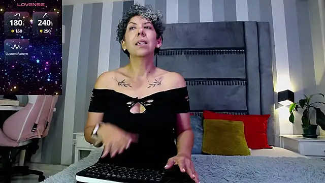 Julianewell online show from 30, 4, 2026
