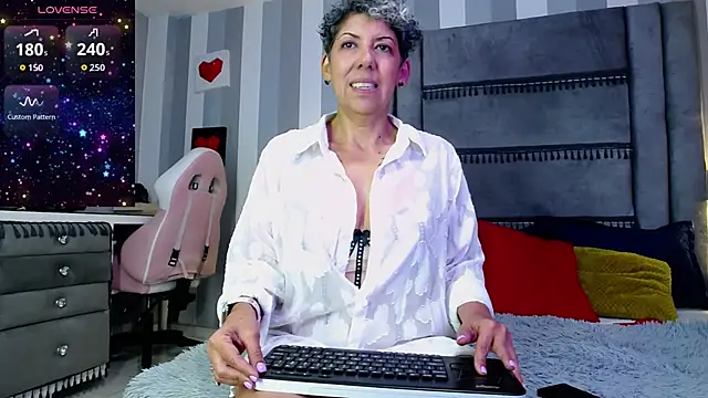 Julianewell online show from 13, 5, 2026