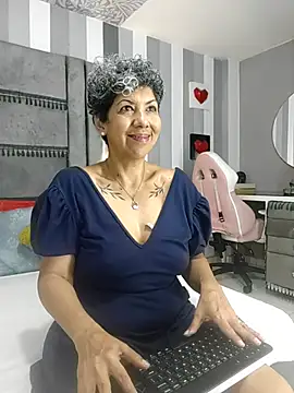 Snapshot of Julianewell chatting on 12, 11, 2025 Julianewell online show from 12, 11, 2025