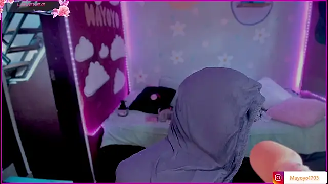 kiki cavilll online show from 18, 12, 2025