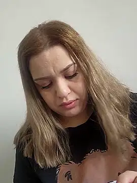 Snapshot of cansuozell chatting on 6, 11, 2025 cansuozell online show from 6, 11, 2025