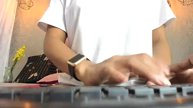 KOURTNEY-- online show from 7, 2, 2026