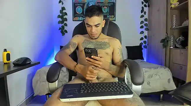 Snapshot of mikee_scooth chatting on 21, 2, 2025 mikee scooth online show from 21, 2, 2025