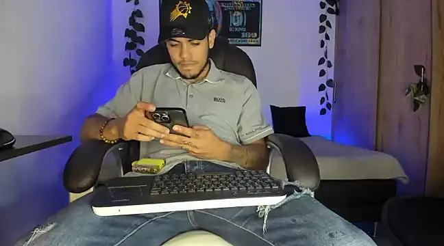 Snapshot of mikee_scooth chatting on 14, 3, 2025 mikee scooth online show from 14, 3, 2025