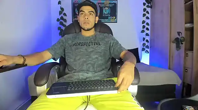 Snapshot of mikee_scooth chatting on 6, 3, 2025 mikee scooth online show from 6, 3, 2025